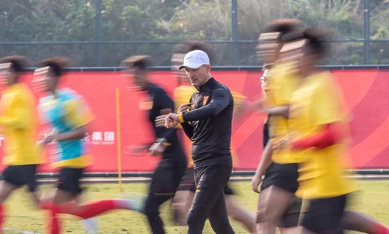 男生把小鸡放入女生屁股里的视频